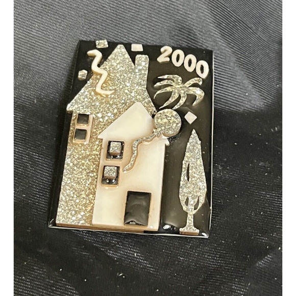 Vintage House Pin Lucinda 2000 New Year's Brooch Y2K Celebration Black & White - Picture 5 of 5
